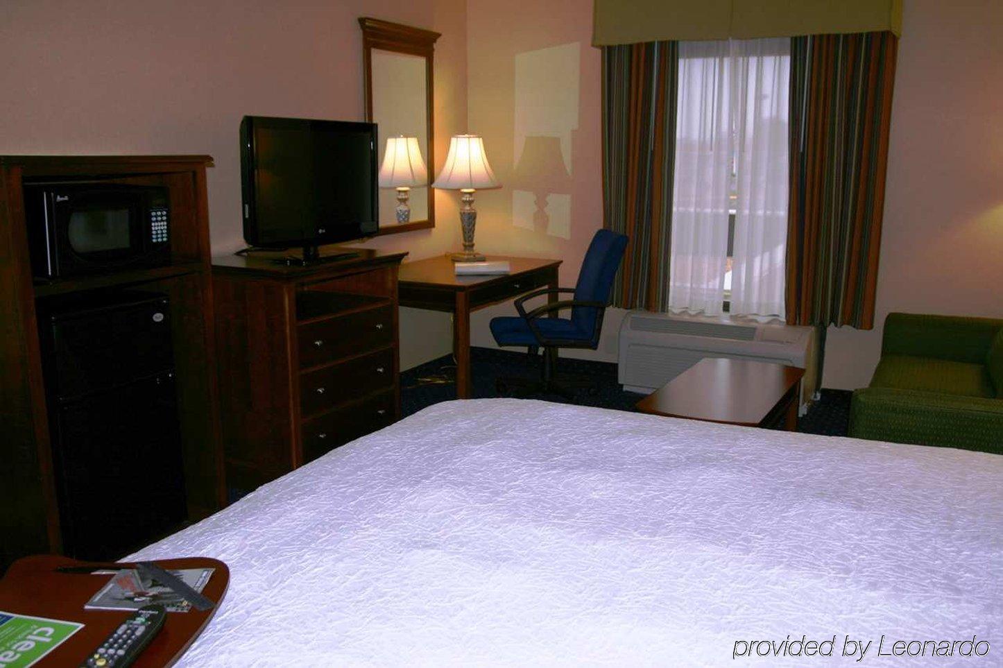 Hampton Inn And Suites Fredericksburg South Стая снимка
